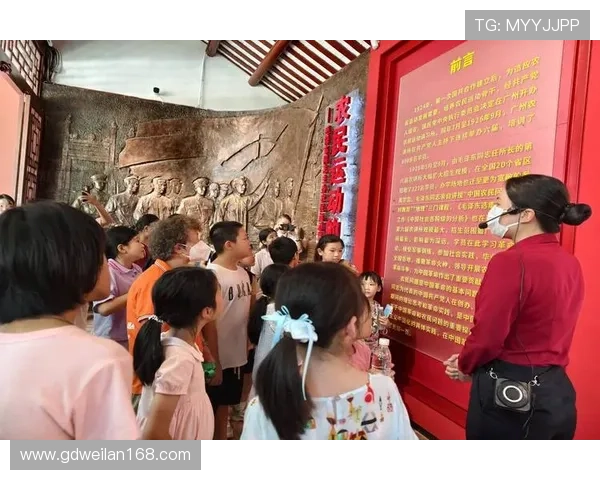 广州羽毛球队转型升级之路探索与挑战的深度剖析 广州羽毛球队转型升级之路探索与挑战的深度剖析